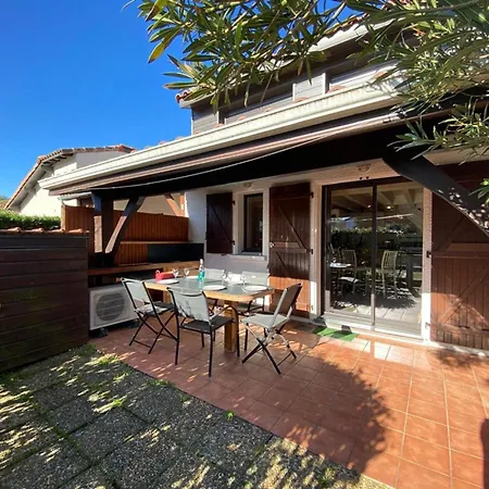 Patio Rénovée Avec Terrasse Couverte, Proche Du Port Et Centre D'hossegor - Fr-1-413-228 Villa